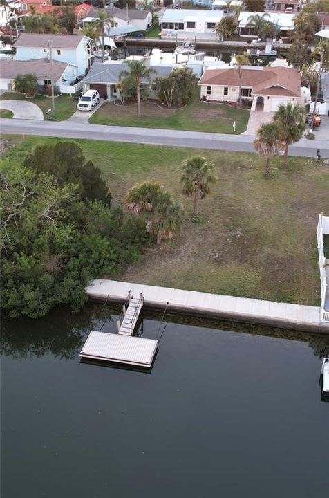 На продажу: $319,000 (0.13 acres)