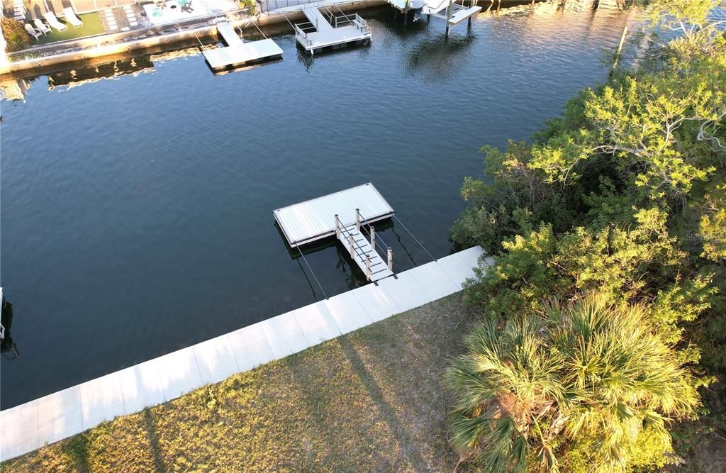 На продажу: $319,000 (0.13 acres)