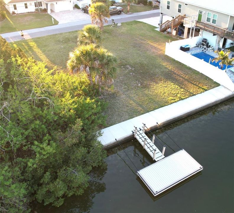 На продажу: $319,000 (0.13 acres)