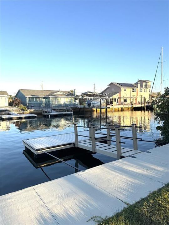 На продажу: $319,000 (0.13 acres)