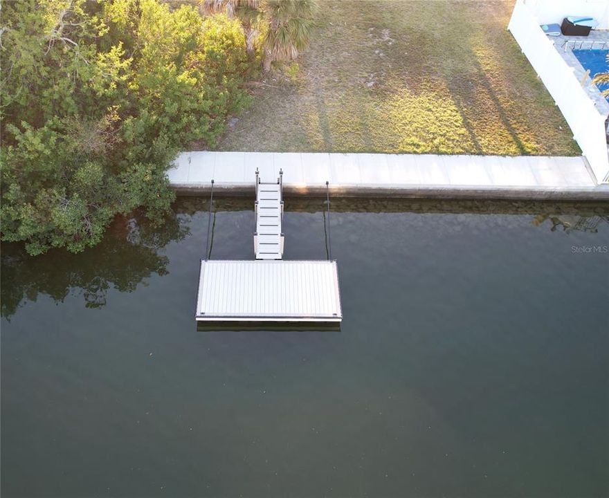 На продажу: $319,000 (0.13 acres)