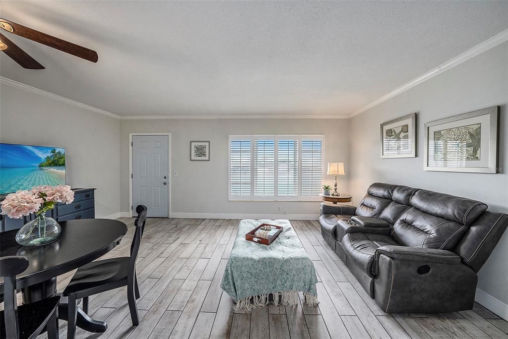 Active With Contract: $102,900 (1 beds, 1 baths, 825 Square Feet)