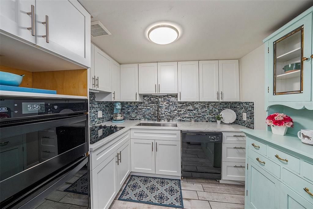 Active With Contract: $102,900 (1 beds, 1 baths, 825 Square Feet)