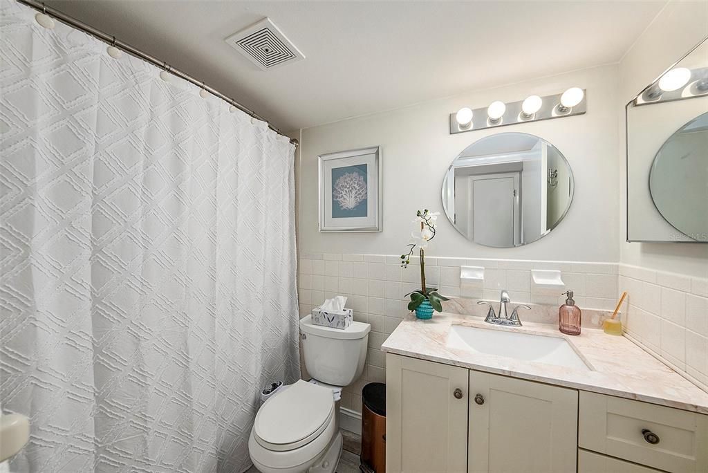 Active With Contract: $102,900 (1 beds, 1 baths, 825 Square Feet)