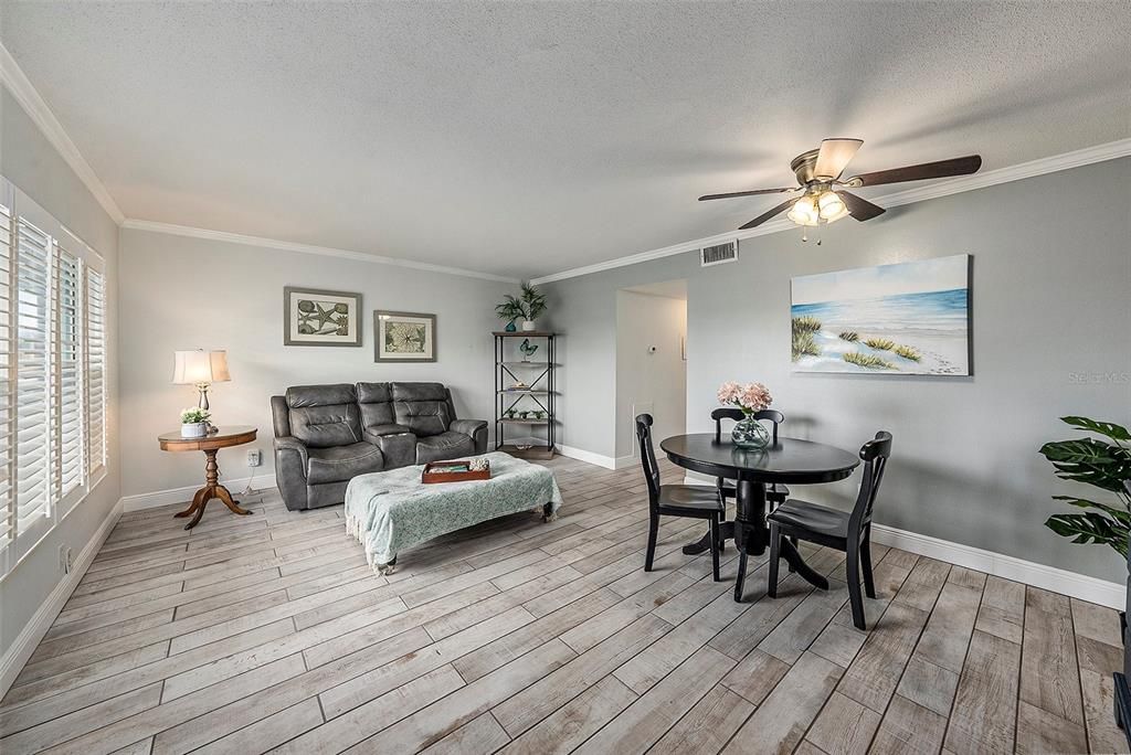 Active With Contract: $102,900 (1 beds, 1 baths, 825 Square Feet)