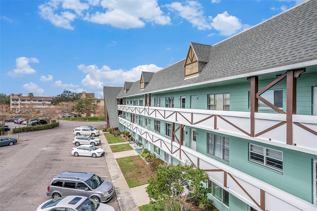 Active With Contract: $102,900 (1 beds, 1 baths, 825 Square Feet)