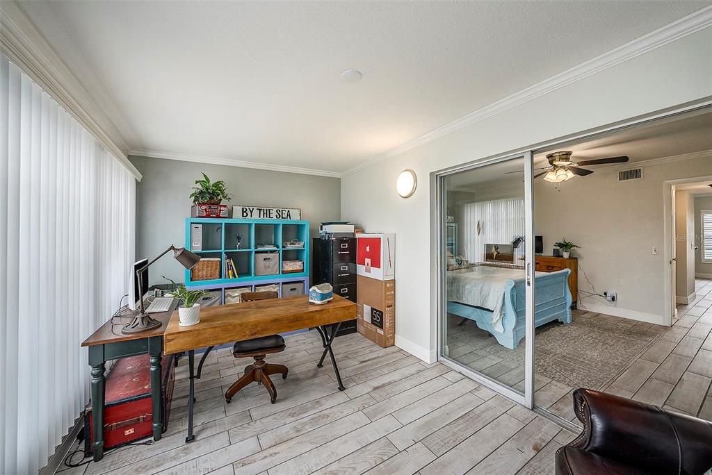 Active With Contract: $102,900 (1 beds, 1 baths, 825 Square Feet)