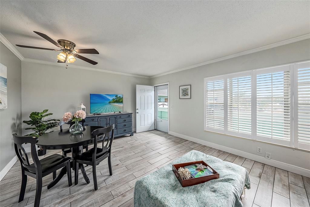 Active With Contract: $102,900 (1 beds, 1 baths, 825 Square Feet)