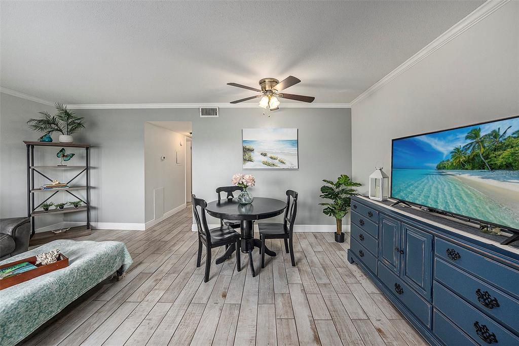 Active With Contract: $102,900 (1 beds, 1 baths, 825 Square Feet)