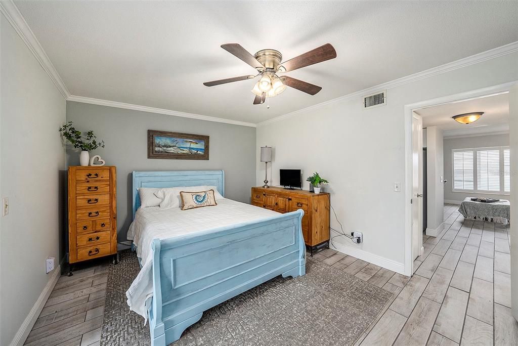 Active With Contract: $102,900 (1 beds, 1 baths, 825 Square Feet)