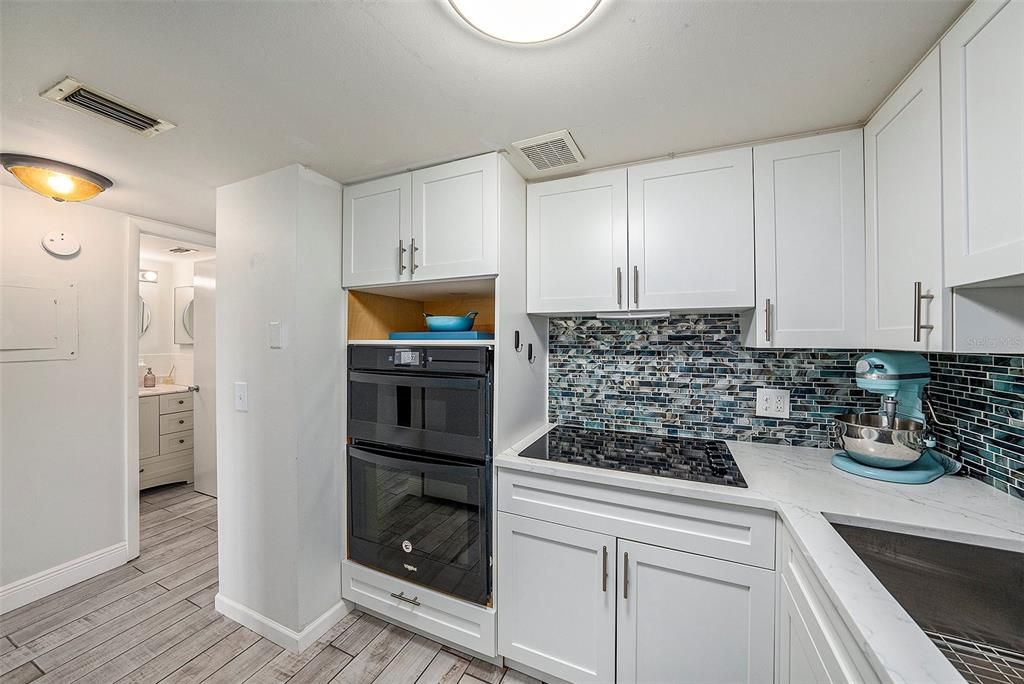 Active With Contract: $102,900 (1 beds, 1 baths, 825 Square Feet)