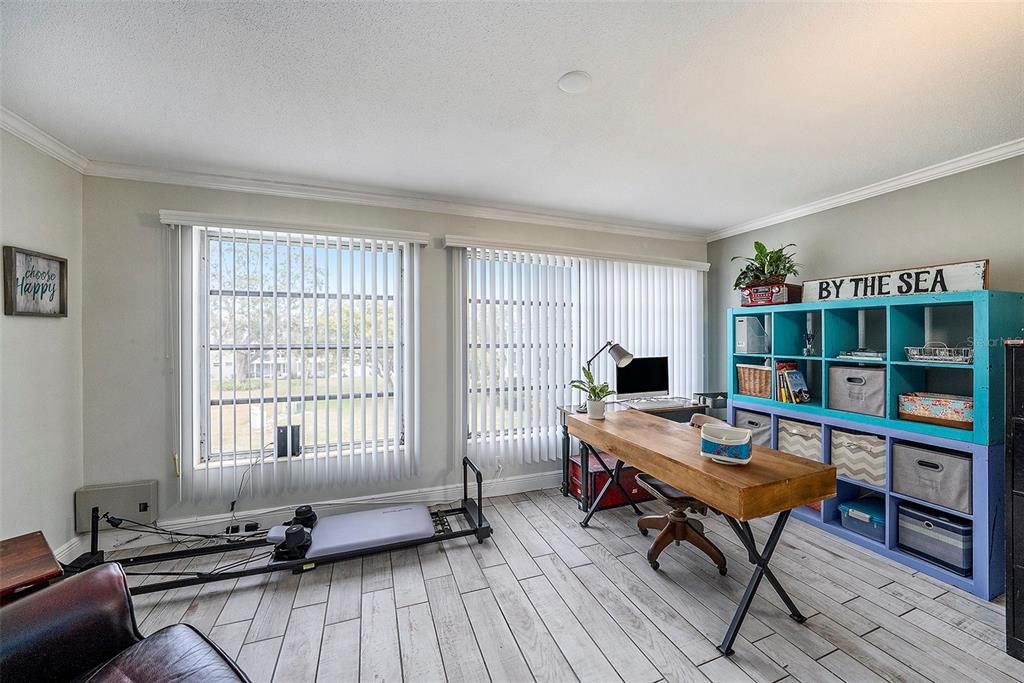 Active With Contract: $102,900 (1 beds, 1 baths, 825 Square Feet)