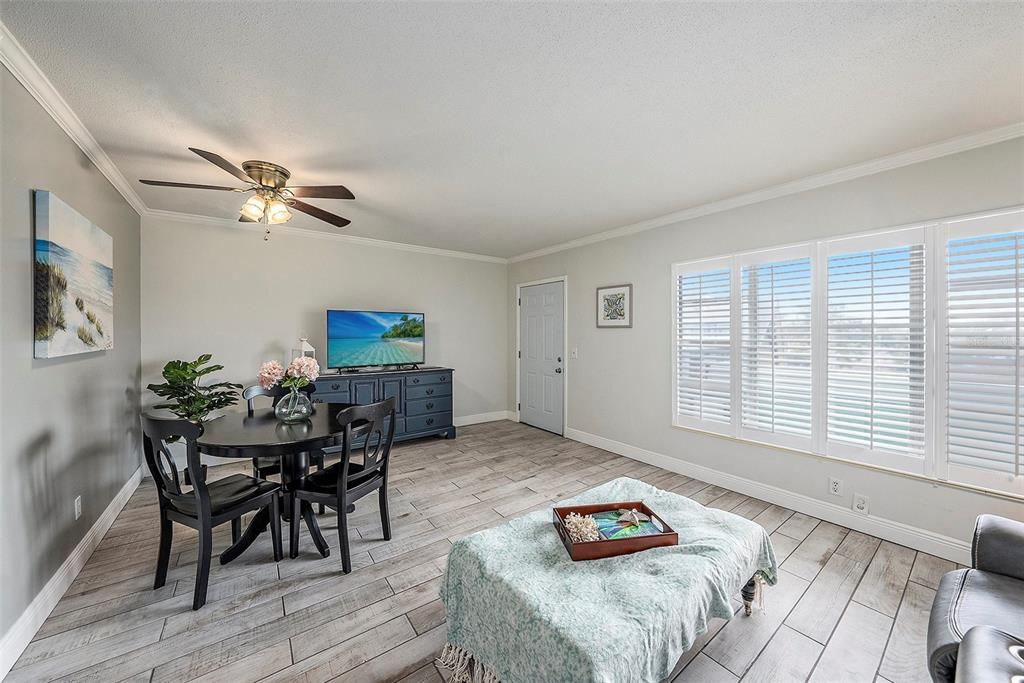 Active With Contract: $102,900 (1 beds, 1 baths, 825 Square Feet)