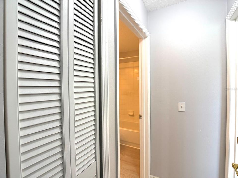 В аренду: $695 (0 спален, 1 ванн, 400 Квадратных фут)