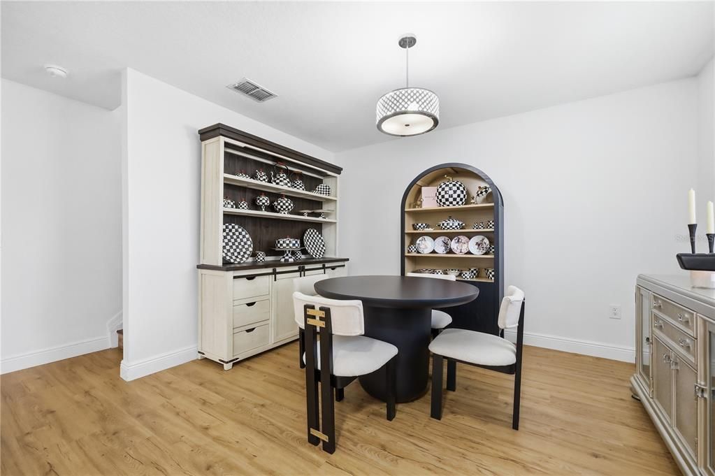 Activo con contrato: $459,900 (4 camas, 2 baños, 2846 Pies cuadrados)