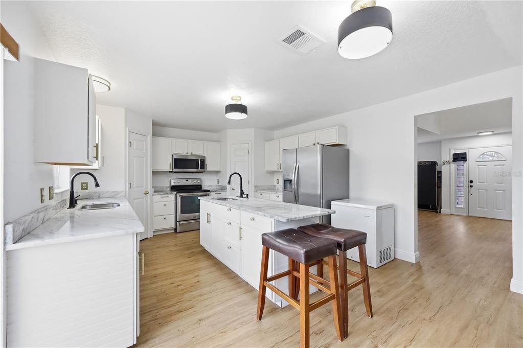 Activo con contrato: $459,900 (4 camas, 2 baños, 2846 Pies cuadrados)