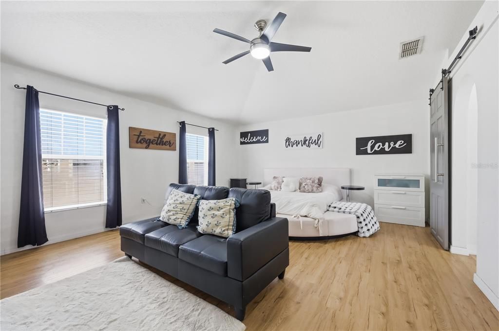 Activo con contrato: $459,900 (4 camas, 2 baños, 2846 Pies cuadrados)