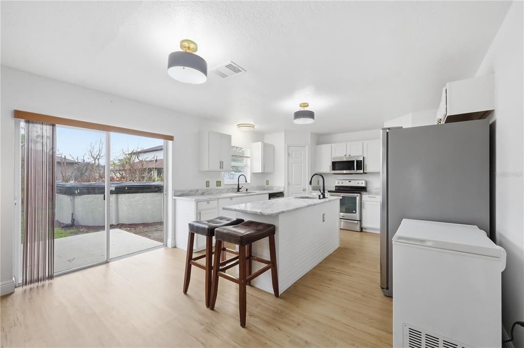 Activo con contrato: $459,900 (4 camas, 2 baños, 2846 Pies cuadrados)