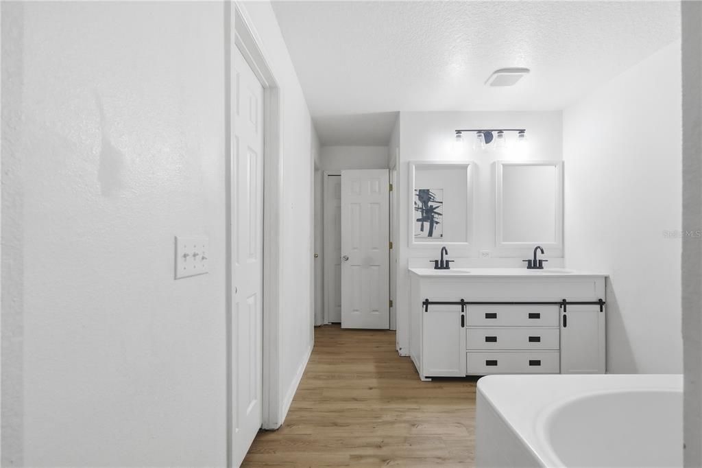 Activo con contrato: $459,900 (4 camas, 2 baños, 2846 Pies cuadrados)