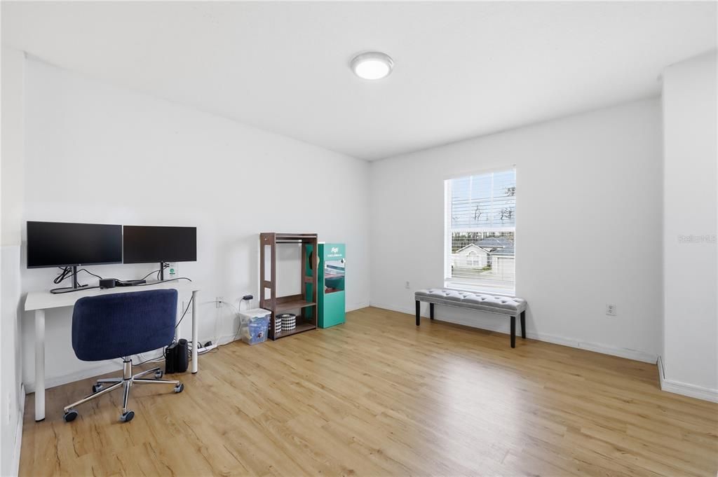 Activo con contrato: $459,900 (4 camas, 2 baños, 2846 Pies cuadrados)