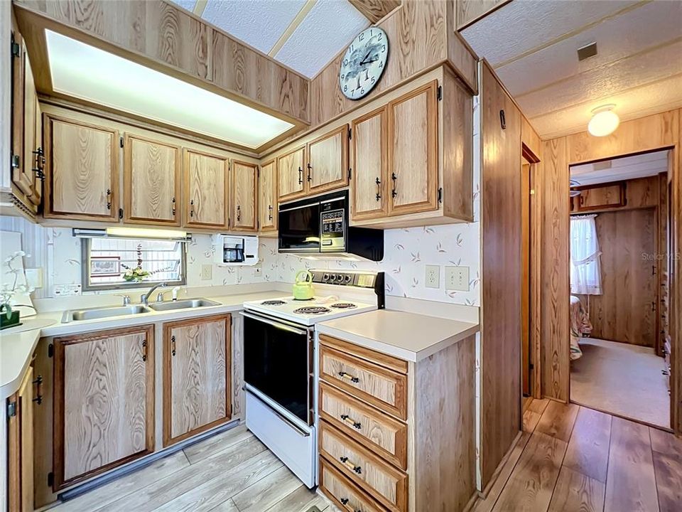 На продажу: $90,000 (1 спален, 1 ванн, 676 Квадратных фут)