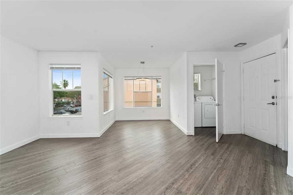 Activo con contrato: $224,900 (2 camas, 2 baños, 1026 Pies cuadrados)