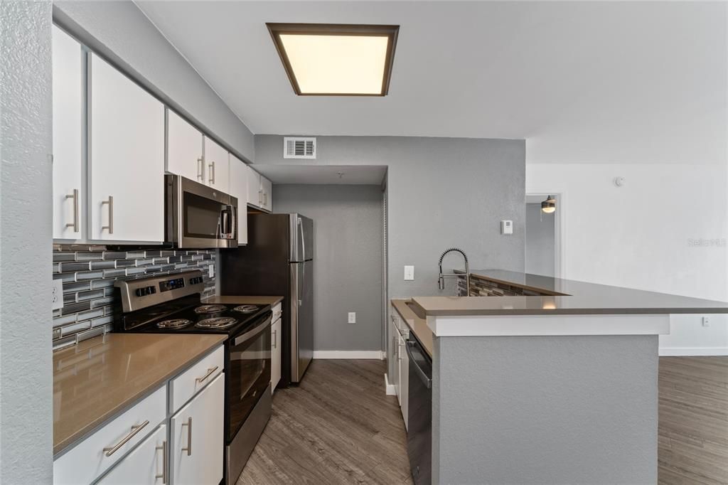 Activo con contrato: $224,900 (2 camas, 2 baños, 1026 Pies cuadrados)