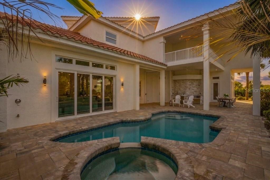 En Venta: $3,679,000 (5 camas, 4 baños, 4718 Pies cuadrados)