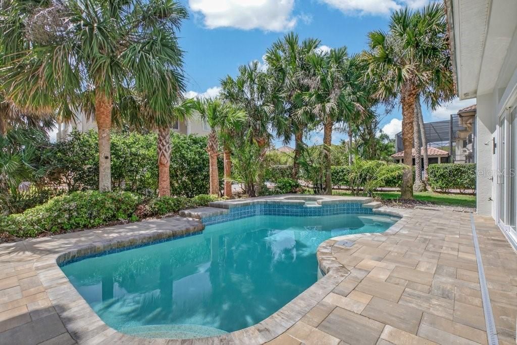 En Venta: $3,679,000 (5 camas, 4 baños, 4718 Pies cuadrados)