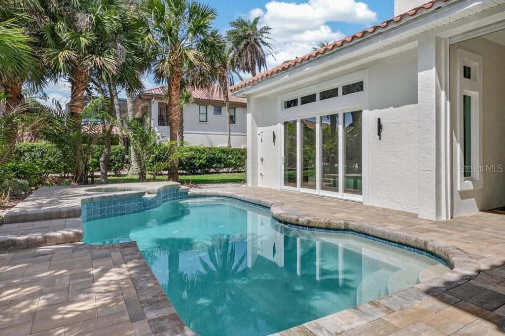 En Venta: $3,679,000 (5 camas, 4 baños, 4718 Pies cuadrados)