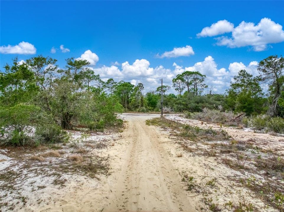 На продажу: $27,900 (0.52 acres)