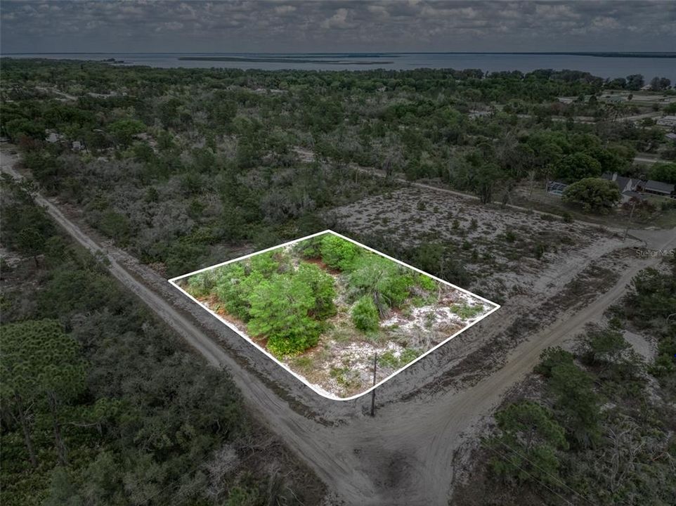 На продажу: $27,900 (0.52 acres)