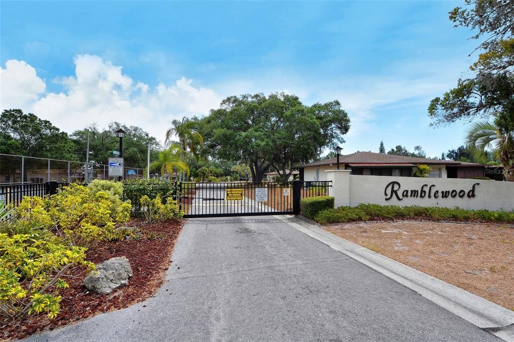 Active With Contract: $194,990 (3 beds, 2 baths, 1293 Square Feet)