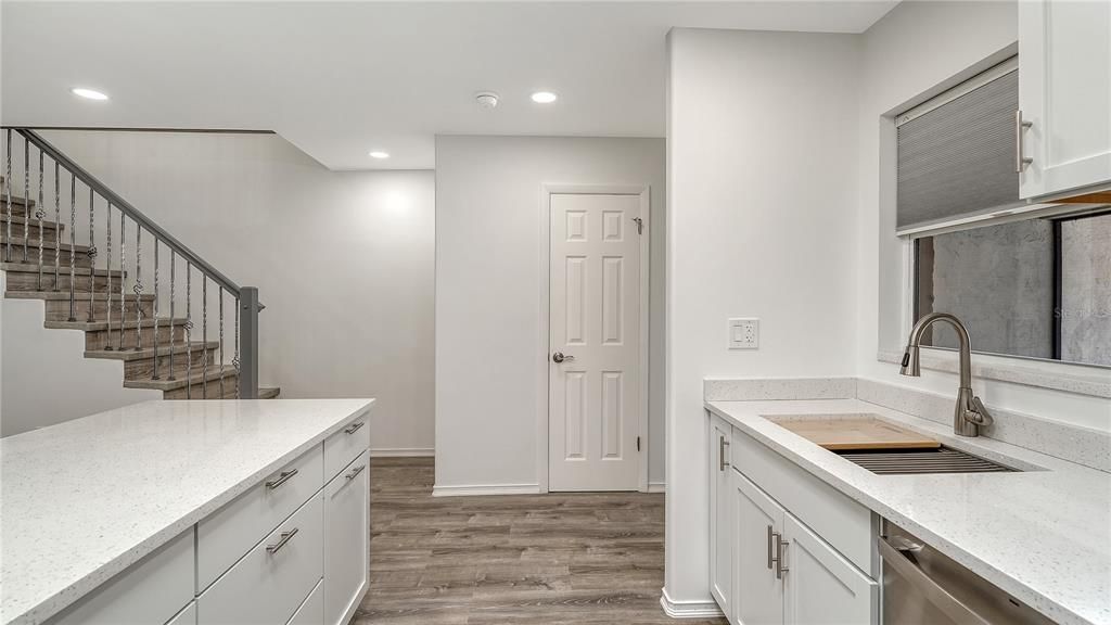Active With Contract: $194,990 (3 beds, 2 baths, 1293 Square Feet)