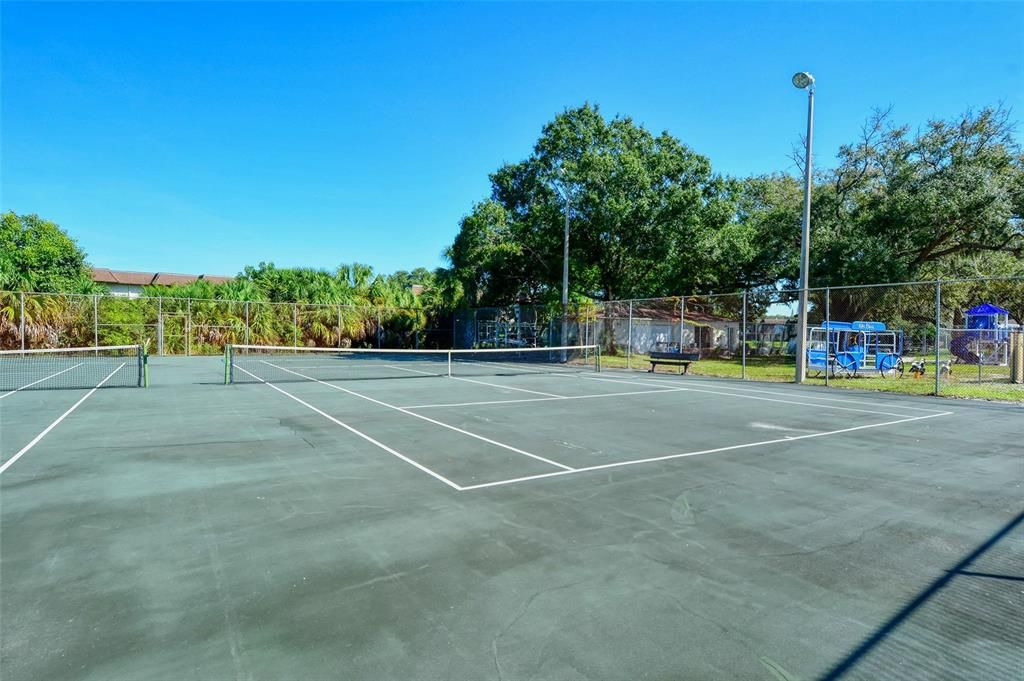 Active With Contract: $194,990 (3 beds, 2 baths, 1293 Square Feet)