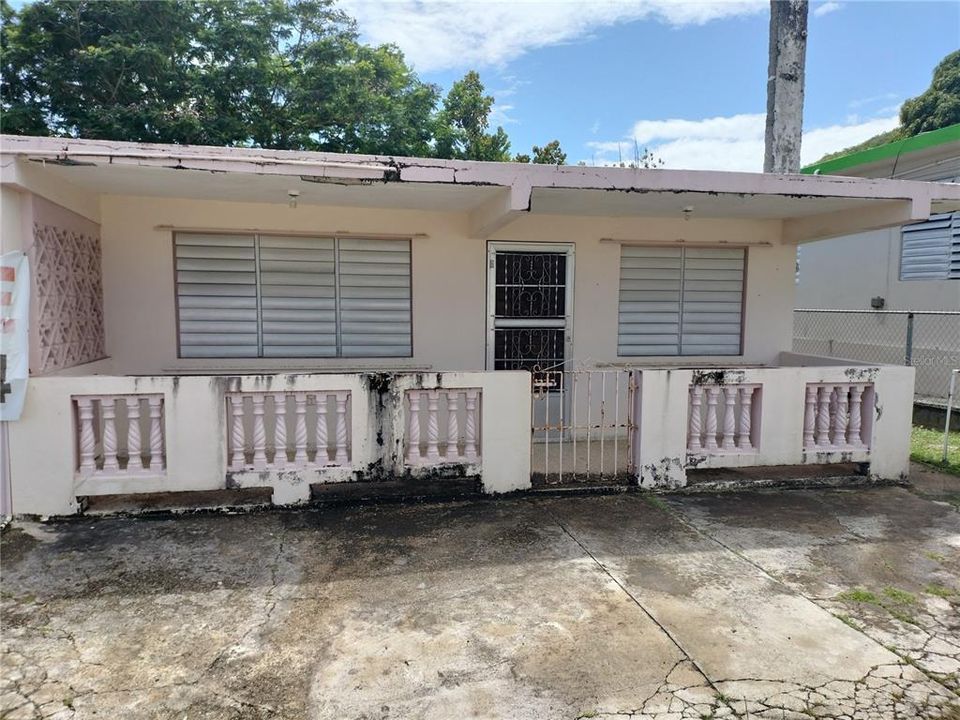 Recently Sold: $92,000 (3 beds, 1 baths, 1300 Square Feet)