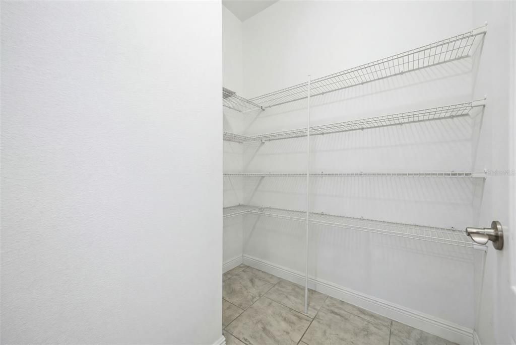 Activo con contrato: $1,020,000 (4 camas, 4 baños, 3710 Pies cuadrados)