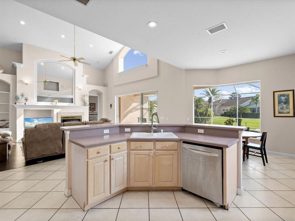 En Venta: $999,000 (5 camas, 3 baños, 3354 Pies cuadrados)