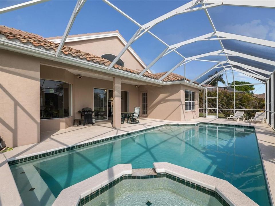 En Venta: $999,000 (5 camas, 3 baños, 3354 Pies cuadrados)