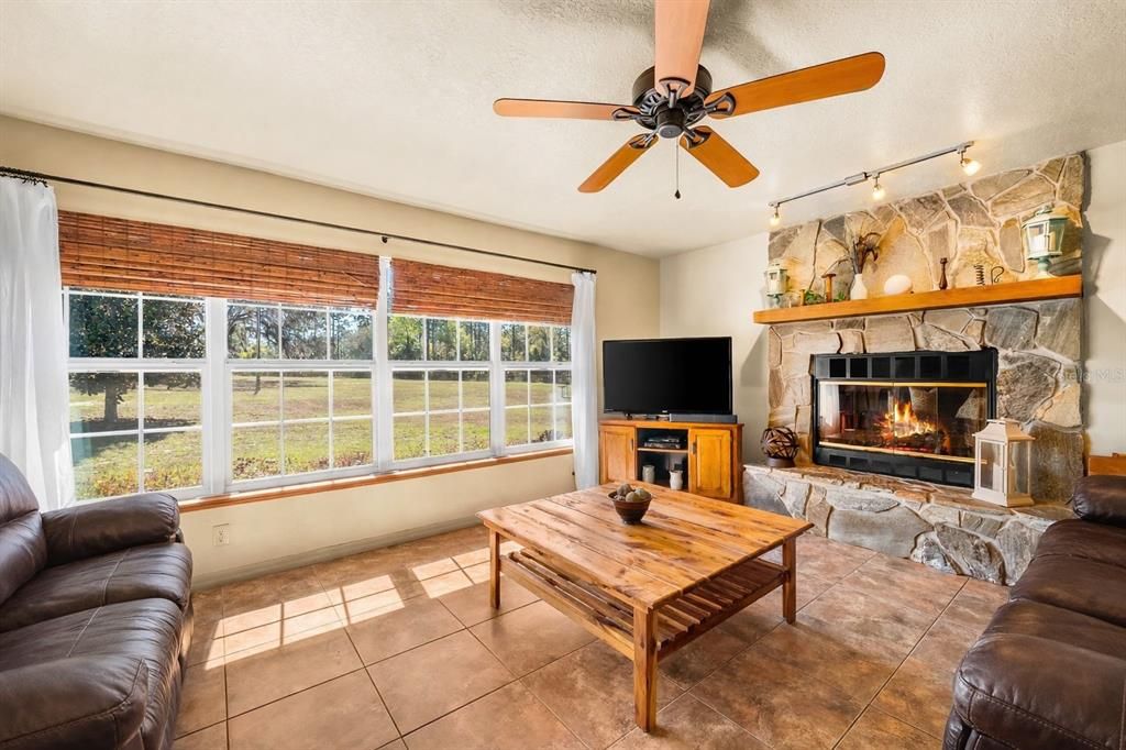En Venta: $629,900 (5 camas, 4 baños, 2682 Pies cuadrados)