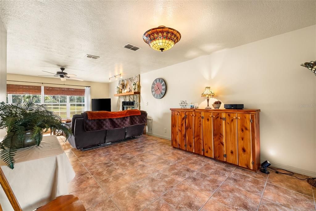 En Venta: $629,900 (5 camas, 4 baños, 2682 Pies cuadrados)