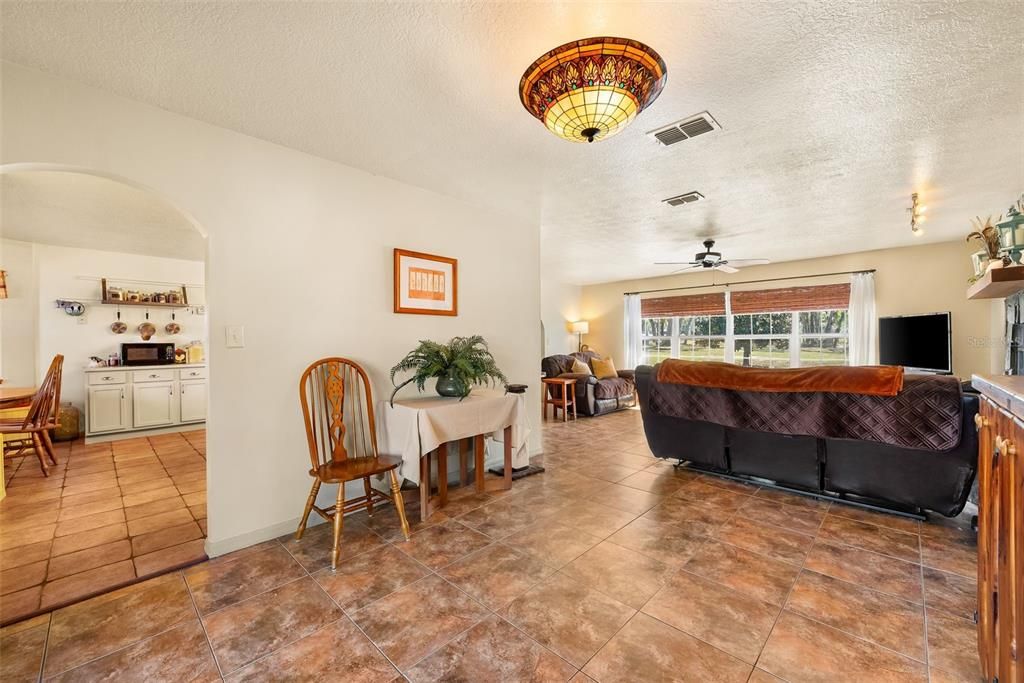 En Venta: $629,900 (5 camas, 4 baños, 2682 Pies cuadrados)