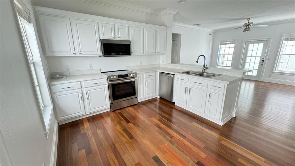 Activo con contrato: $675,000 (3 camas, 2 baños, 1416 Pies cuadrados)