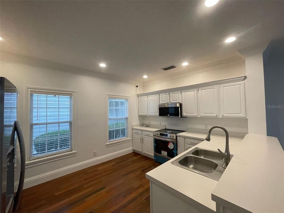 Activo con contrato: $675,000 (3 camas, 2 baños, 1416 Pies cuadrados)