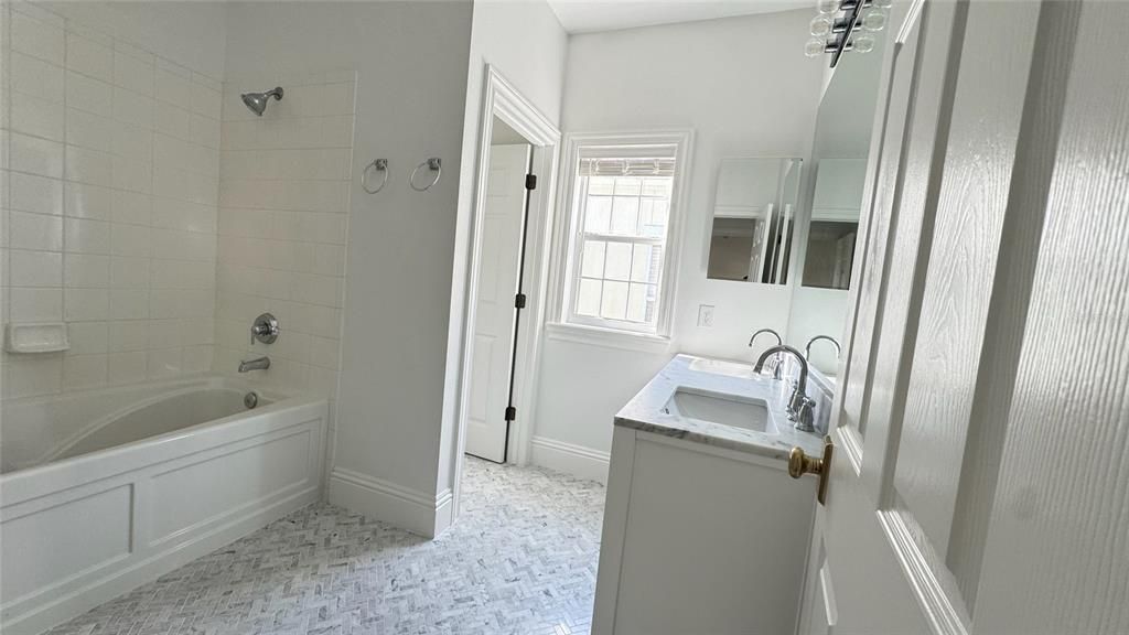 Activo con contrato: $675,000 (3 camas, 2 baños, 1416 Pies cuadrados)