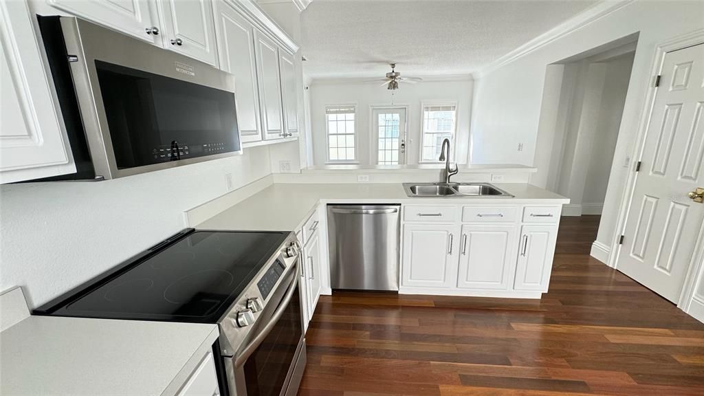 Activo con contrato: $675,000 (3 camas, 2 baños, 1416 Pies cuadrados)