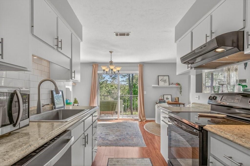 На продажу: $190,000 (2 спален, 2 ванн, 1225 Квадратных фут)