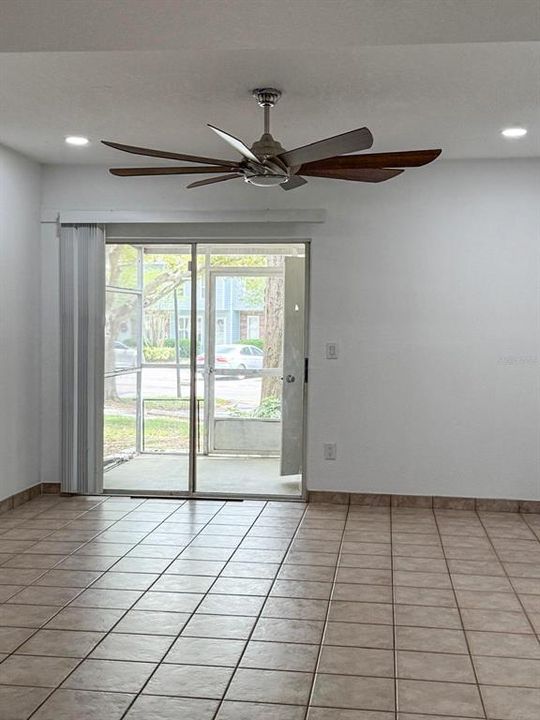 На продажу: $199,000 (2 спален, 2 ванн, 1092 Квадратных фут)
