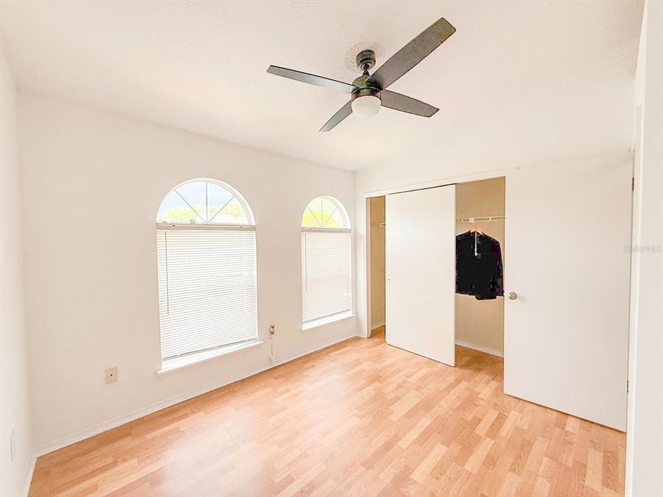 На продажу: $199,000 (2 спален, 2 ванн, 1092 Квадратных фут)