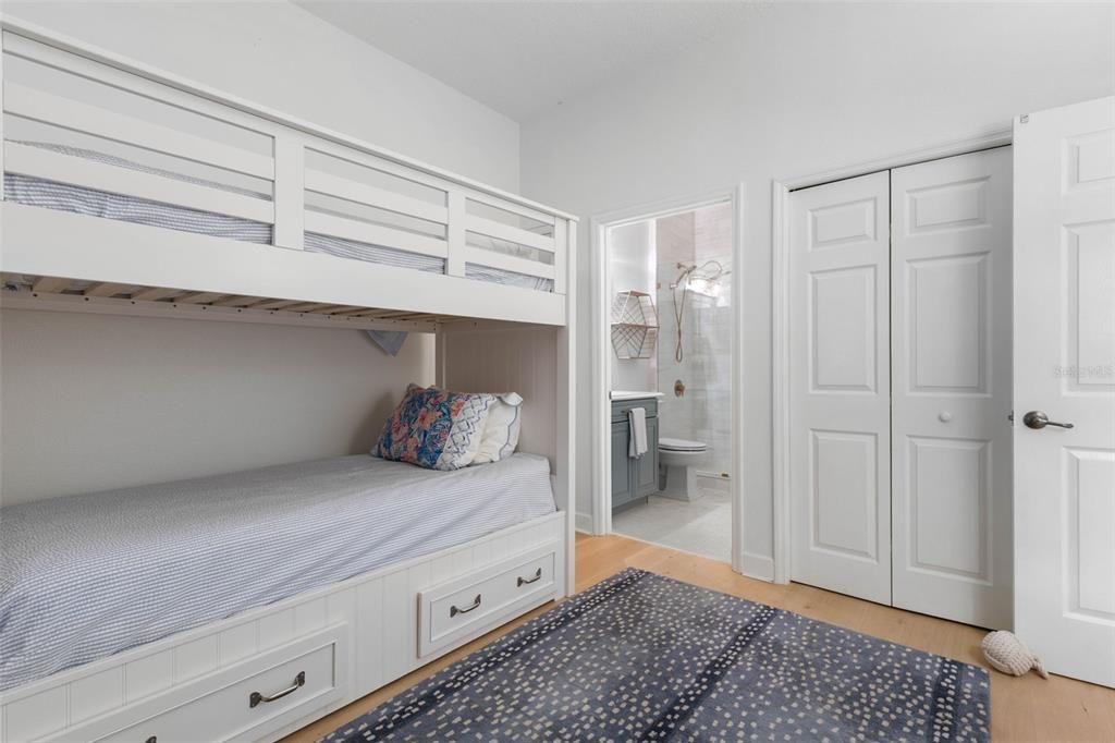 En Venta: $887,500 (3 camas, 3 baños, 2003 Pies cuadrados)